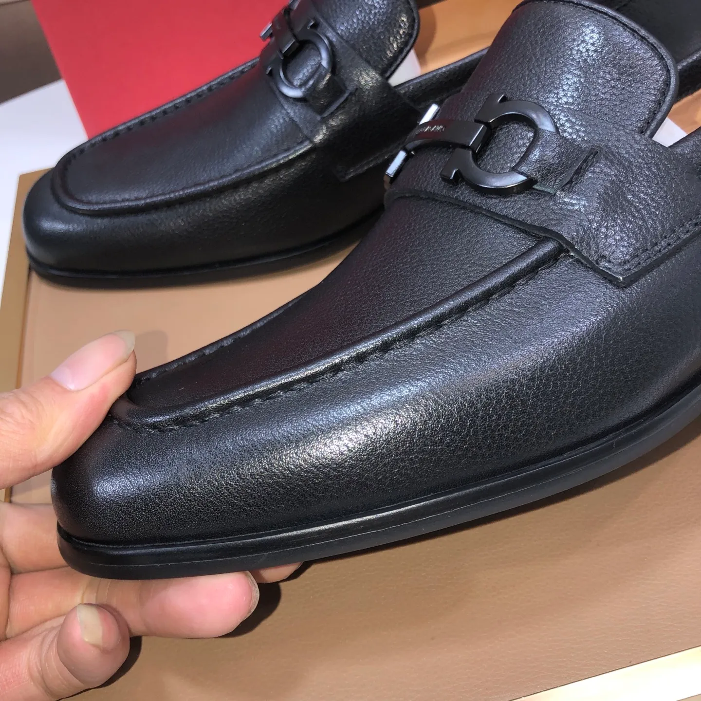 Men's shoes💰580💰【Ferragamo】Official website new product update👏High-quality casual shoes👟Imported first-layer calfskin with official website breathable printed fabric, comfortable and breathable, cowhide lining. Matching code: 38~44 (45 customized, non-refundable)
